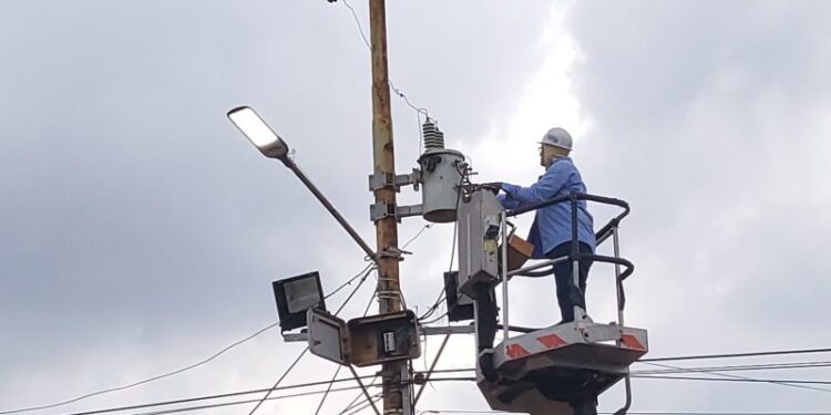 CORPOELEC activa más de 80 luminarias en la Circunvalación Nº 3 en Zulia