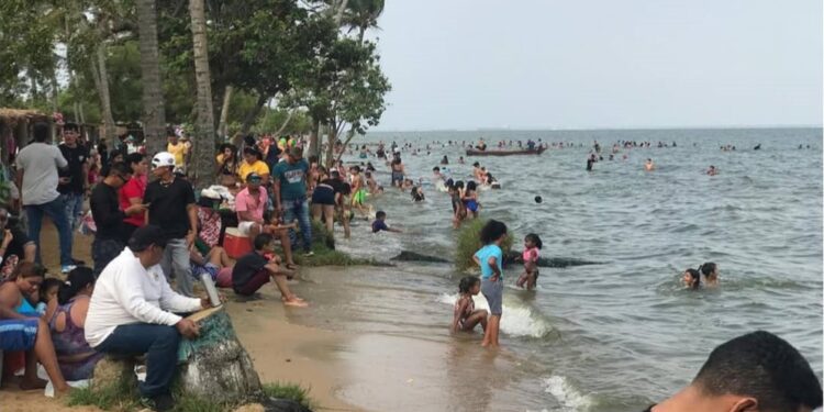 Municipio Santa Rita se colmó de temporadistas esté jueves santos