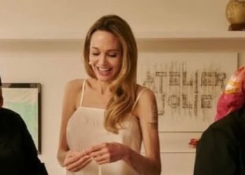 Angelina Jolie se sumerge en el sabor criollo y aprende hacer arepas venezolanas (+Foto)