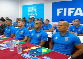 Árbitros venezolanos reciben formación especializada en el curso FIFA RAP 2025