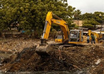Protección Civil en Maracaibo realiza limpieza de cañadas