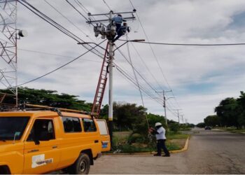 Mantenimientos de redes eléctricas beneficia a más de 12 mil zulianos