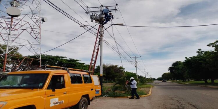 Mantenimientos de redes eléctricas beneficia a más de 12 mil zulianos