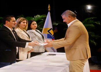 Luis Caldera proclamado como gobernador ¡Levantaré la bandera de la dignidad del Zulia!