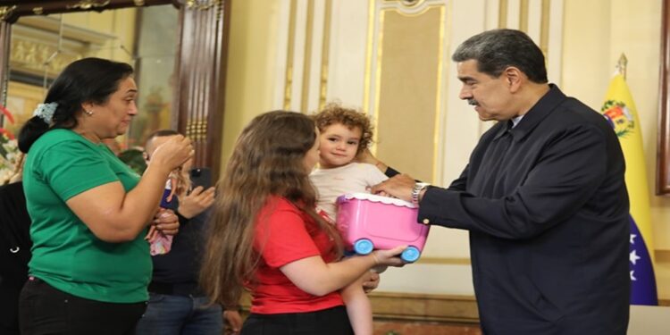 Así fue recibida Maikelys Espinoza en el Palacio de Miraflores