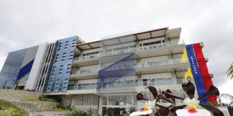 Universidad Nacional de las Ciencias cuenta con aulas inteligentes y ofrece estas carreras totalmente gratis