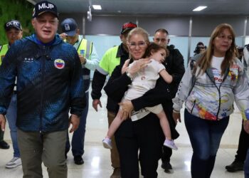 FOTOS: Así recibieron Cilia Flores y Diosdado a Maikelys Espinoza tras ser rescatada por el gobierno nacional