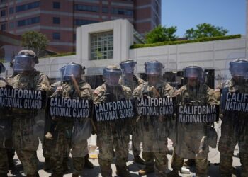 Trump ordena «liberar Los Ángeles» a jefes de orden público