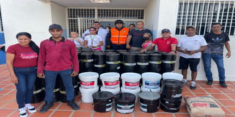 Comuna Renacer Bolivariano entregó material de impermeabilización al ambulatorio Las Morochas III