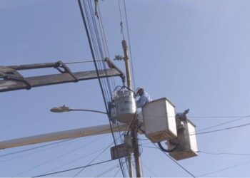 Instalación de transformadores garantiza continuidad del servicio en comunidades zulianas