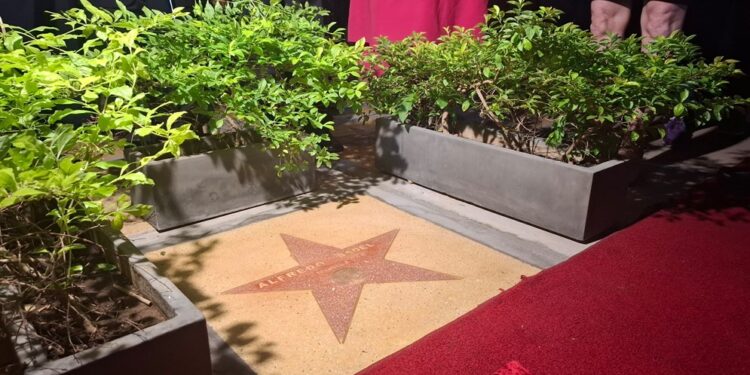 Noche de Gala en el Baralt: Un Homenaje ​vibrante a Alfredo Sadel y la ​develación de su Estrella