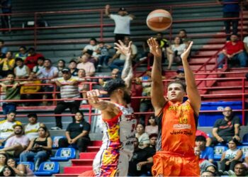Gaiteros  del Zulia gana el primero ante Pioneros y se acerca a la final