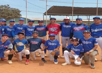 El equipo Cacique Mara y Venezuela queda fuera de la Serie Mundial de Béisbol Senior ¡Sin visa!