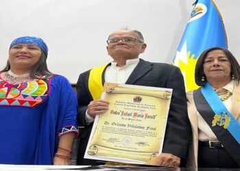 Clez otorga reconocimiento a periodistas de la región