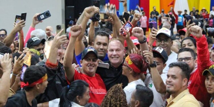 Di Martino comprometido con los jóvenes a financiar sus proyectos comunales