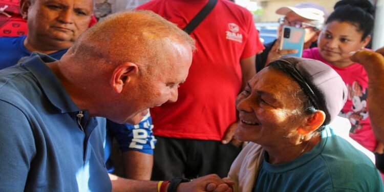 ¡Trabajando por el municipio! Di Martino entregó financiamiento para embaulamiento de cañada y 120 tanques de agua