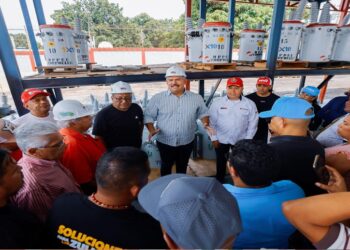 Gobernador Caldera entrega 49 transformadores y anuncia Plan de Alumbrado Público para Maracaibo