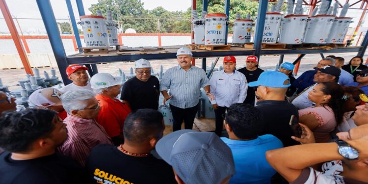Gobernador Caldera entrega 49 transformadores y anuncia Plan de Alumbrado Público para Maracaibo