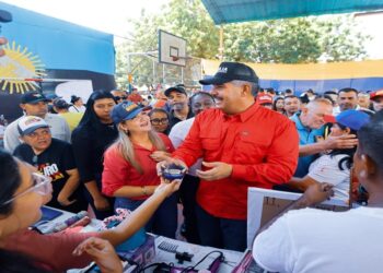 Ministro de Juventud junto al gobernador del Zulia participan en asamblea del Poder Popular Juvenil Comunal
