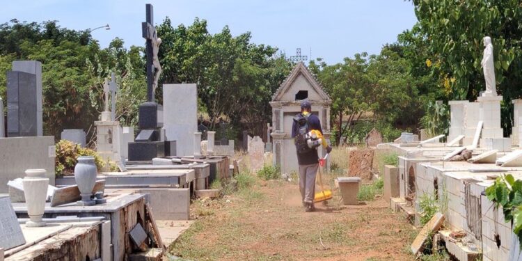 Alcaldía de Maracaibo desplego operativo en el Cementerio El Cuadrado ¡Se extrajeron 100 toneladas de basura!