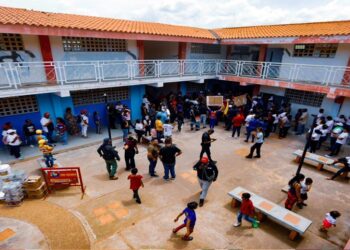 Plan Cayapa de la Educación despliega gobernador Caldera en el Zulia ¡Rehabilitación de 54 escuelas!