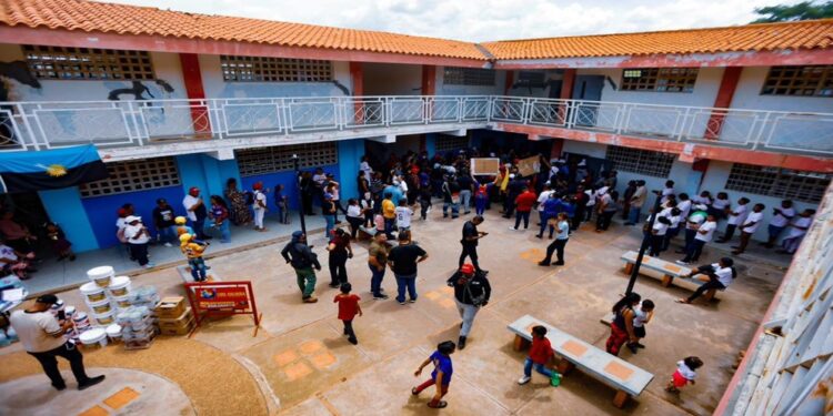 Plan Cayapa de la Educación despliega gobernador Caldera en el Zulia ¡Rehabilitación de 54 escuelas!