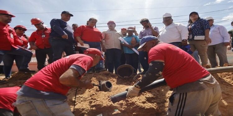 ¡Asfaltado, gasificación y colector! Gobernador Caldera inicia la semana con atención a los servicios públicos