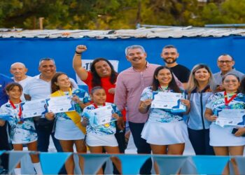 Con la participación de 250 atletas el gobernador Luis Caldera inaugura II Campeonato Estadal de Natación