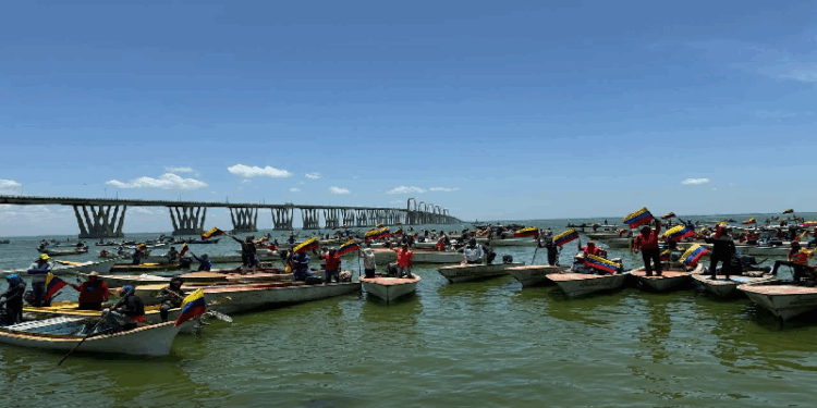 Pescadores se suman en una gran movilización para defender la paz y la soberanía nacional