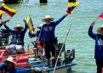 Pescadores se suman en una gran movilización para defender la paz y la soberanía nacional