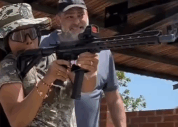 VIDEO: Venezolanos se entrenan en manejo de armas ante amenazas de EE.UU.