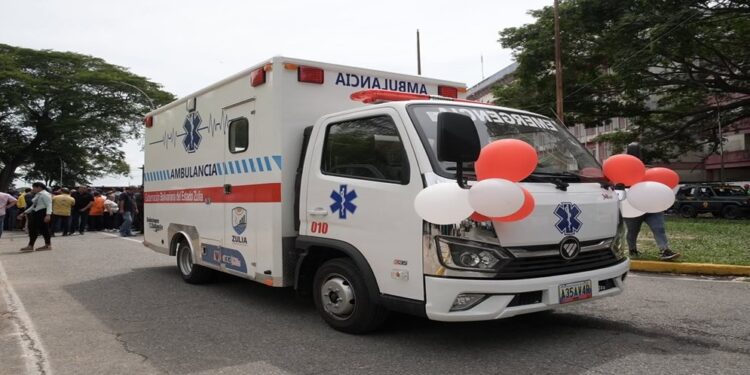 ¡Sur del Lago! Gobernador Luis Caldera fortalece sistema de salud en el municipio Colón con la entrega de una ambulancia totalmente equipada