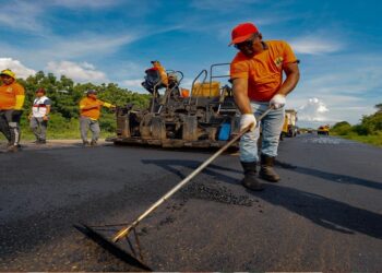 Gobernación del Zulia despliega Plan de Vialidad en la Lara-Zulia ¡Iluminarán la Intercomunal!