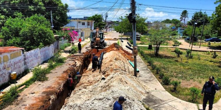 Sustitución de 200 metros de colectores en Caracciolo Parra Pérez atenderá a 500 familias marabinas