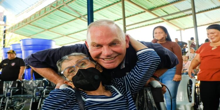 Alcaldía Bolivariana de Maracaibo entrega ayudas sociales a familias vulnerables
