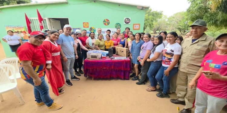 ¡Juventud Activa! Gobierno Bolivariano entrega equipos tecnológicos para potenciar la educación de jóvenes en Mara