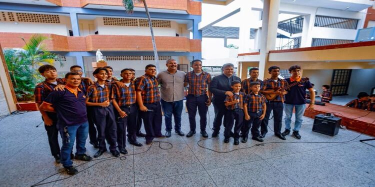 Gobernador Caldera anuncia rehabilitación del área académica del Instituto Niños Cantores del Zulia