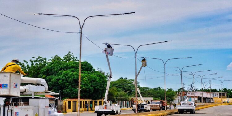 Mejoran la iluminación en la COL: La Gobernación del Zulia enciende 85 kilómetros de la Intercomunal