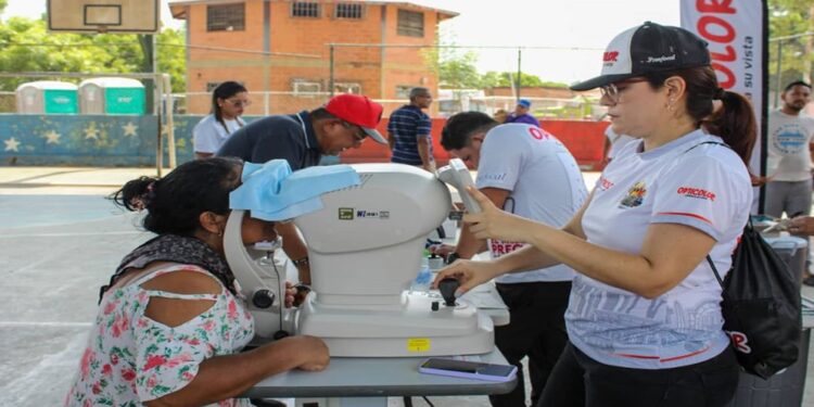La Alcaldía de Maracaibo entrega lentes a niños y subsidia a adultos con problemas visuales