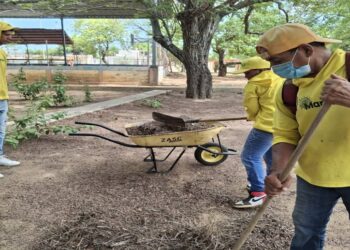Despliegan operativo de limpieza en unidades educativas de Maracaibo