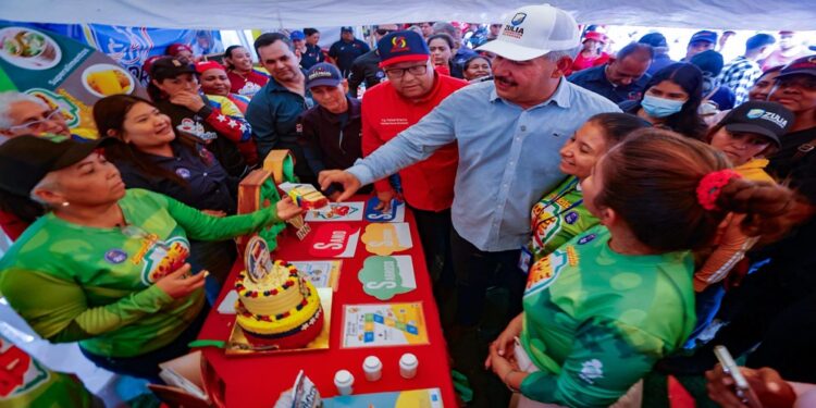 Zulia: Gobierno Bolivariano entrega 700 trabucos Clap y financiamientos para 400 hectáreas de maíz