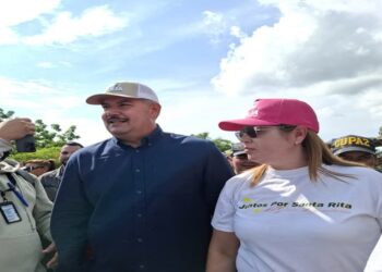 Gobernador Luis Caldera y alcaldesa Liz Piña inician plan de asfaltado e iluminación en el municipio Santa Rita