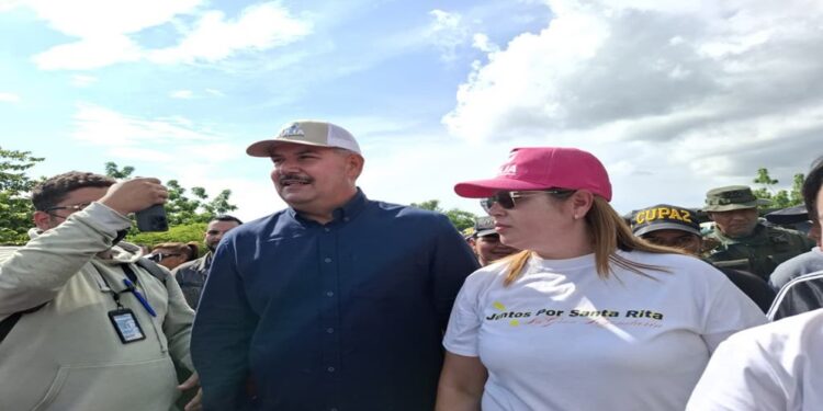 Gobernador Luis Caldera y alcaldesa Liz Piña inician plan de asfaltado e iluminación en el municipio Santa Rita