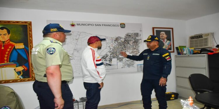 Alcalde Héctor Soto supervisa instalaciones de Polisur ¡Ajustar planes de protección!