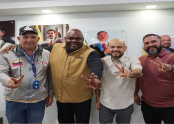 Movimiento «Paz y Vida» en San Francisco: Alcalde Héctor Soto se reúne con el Comisionado Alexander Mimou Vargas