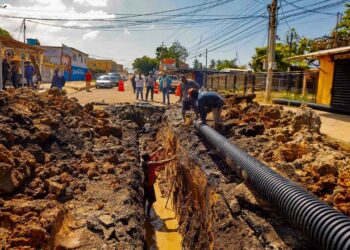 Sustitución de colectores beneficia a 7.250 familias de parroquias Cecilio Acosta, Cacique Mara y Raúl Leoni