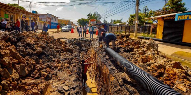 Sustitución de colectores beneficia a 7.250 familias de parroquias Cecilio Acosta, Cacique Mara y Raúl Leoni