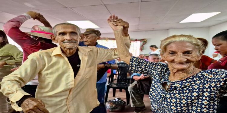 Atendidos 416 adultos mayores de Antonio Borjas Romero en jornada integral de la Gobernación del Zulia