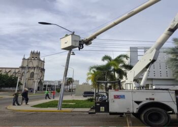 Alcaldía de Maracaibo optimiza alumbrado público en la avenida Bella Vista