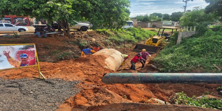 Gobernación Bolivariana del Zulia ejecuta sustitución de colector en el barrio Lilia Perozo de Maracaibo